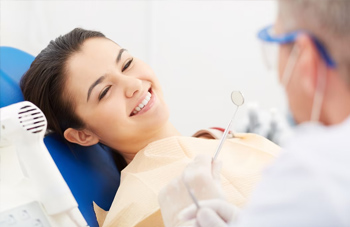 Dentist-with-xray-e1316675392988
